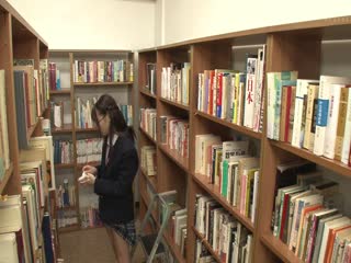 AP-727_A真面目で気弱なメガネ図書委員は男子生徒や男性教師からのセクハラに逆ら第02集海报剧照