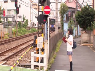 孕ませ図书馆痴汉 拒否もできず、声も出せずに膣内射精されるがままイキ堕ちた地味で巨乳な女子校生 铃木心春